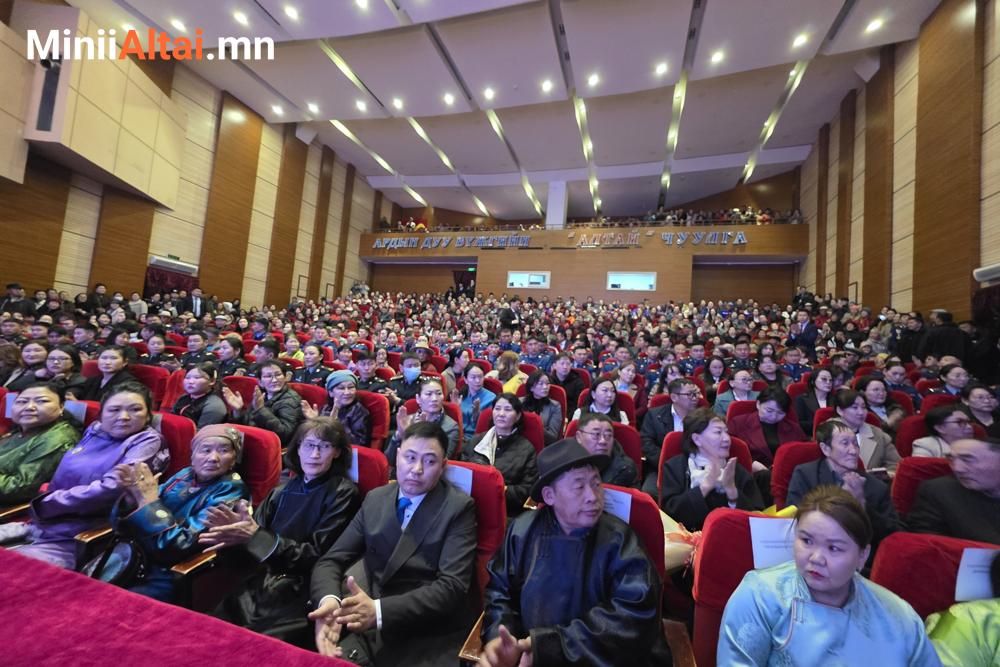 Монгол Улсын ерөнхийлөгч У.Хүрэлсүх Говь-Алтай аймагт ажиллаж байна