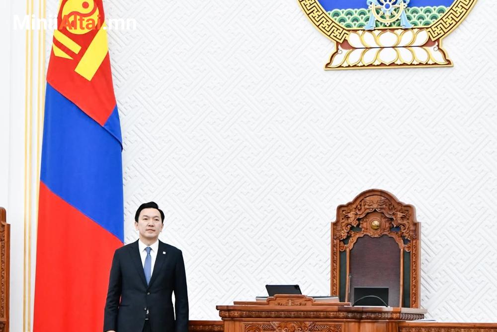 МАН-ын УЗ төрийн ордонд хуралдаж байна. Хуралдаанаар Засгийн газрын бүрэлдэхүүн, УИХ-ын даргад нэр дэвшигчийг тодруулах юм‼️